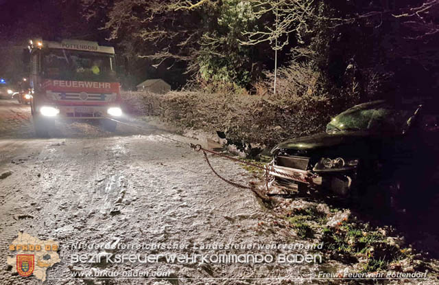 20191213 Verkehrsunfall LB60 Pottendorf  Foto: © Freiwillige Feuerwehr Pottendorf