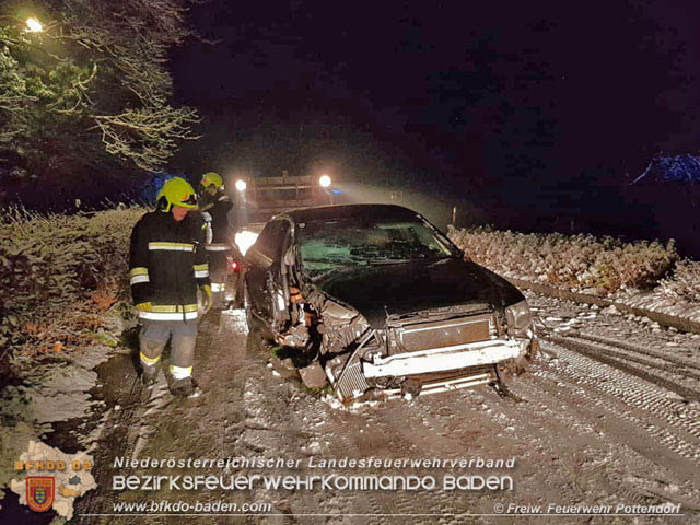 20191213 Verkehrsunfall LB60 Pottendorf  Foto: © Freiwillige Feuerwehr Pottendorf