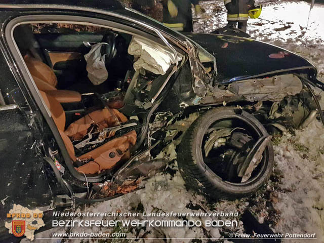20191213 Verkehrsunfall LB60 Pottendorf  Foto: © Freiwillige Feuerwehr Pottendorf