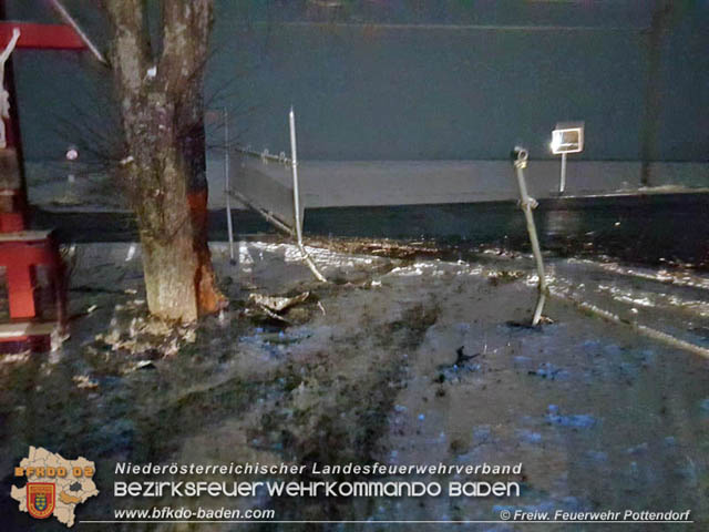20191213 Verkehrsunfall LB60 Pottendorf  Foto: © Freiwillige Feuerwehr Pottendorf