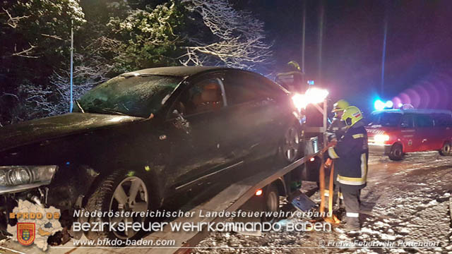 20191213 Verkehrsunfall LB60 Pottendorf  Foto: © Freiwillige Feuerwehr Pottendorf