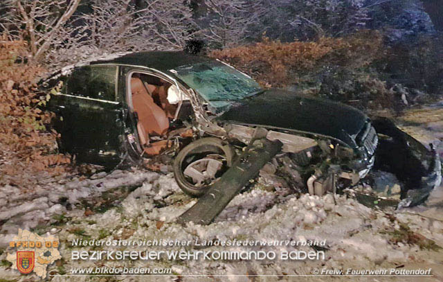 20191213 Verkehrsunfall LB60 Pottendorf  Foto: © Freiwillige Feuerwehr Pottendorf