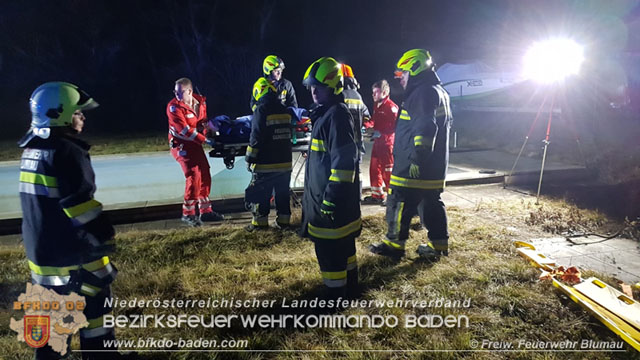 20191218 Mann stürzt in Blumau-Neurißhof in einen Schacht Foto: © Freiwillige Feuerwehr Blumau 20191218 Mann stürzt in Blumau-Neurißhof in einen Schacht Foto: © Freiwillige Feuerwehr Blumau