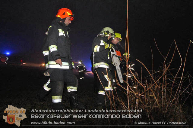 20191219 Junge Fahrzeuglenkerin verunfallte am Kremesberg Foto: © ASB Markus Hackl FF Pottenstein 20191219 Junge Fahrzeuglenkerin verunfallte am Kremesberg Foto: © ASB Markus Hackl FF Pottenstein