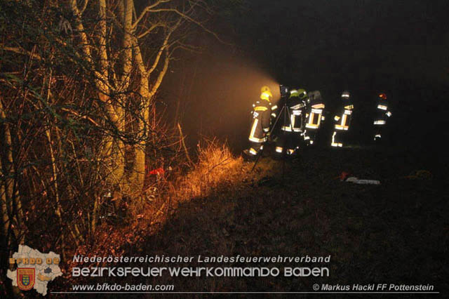 20191219 Junge Fahrzeuglenkerin verunfallte am Kremesberg Foto: © ASB Markus Hackl FF Pottenstein 20191219 Junge Fahrzeuglenkerin verunfallte am Kremesberg Foto: © ASB Markus Hackl FF Pottenstein