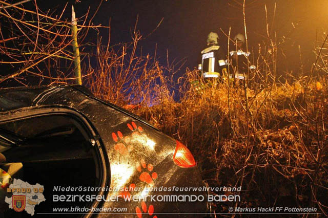 20191219 Junge Fahrzeuglenkerin verunfallte am Kremesberg Foto: © ASB Markus Hackl FF Pottenstein 20191219 Junge Fahrzeuglenkerin verunfallte am Kremesberg Foto: © ASB Markus Hackl FF Pottenstein