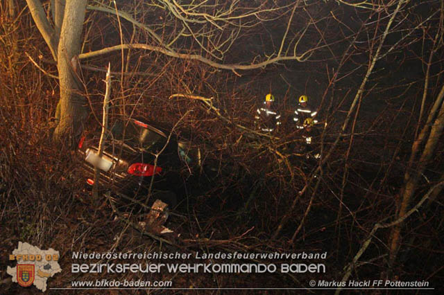 20191219 Junge Fahrzeuglenkerin verunfallte am Kremesberg Foto: © ASB Markus Hackl FF Pottenstein 20191219 Junge Fahrzeuglenkerin verunfallte am Kremesberg Foto: © ASB Markus Hackl FF Pottenstein