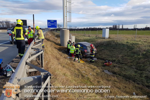 20191225 Verkehrsunfall auf der A2 zwischen Bad Vöslau und Baden Foto: © Martin Pock FF Leobersdorf 20191225 Verkehrsunfall auf der A2 zwischen Bad Vöslau und Baden Foto: © Martin Pock FF Leobersdorf