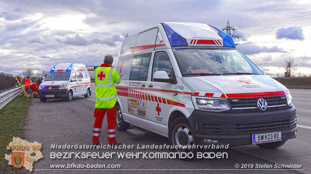 20191225 Verkehrsunfall auf der A2 zwischen Knoten Guntramsdorf und Ausfahrt IZ NÖ Süd  Foto: © Stefan Schneider