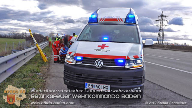 20191225 Verkehrsunfall auf der A2 zwischen Knoten Guntramsdorf und Ausfahrt IZ NÖ Süd  Foto: © Stefan Schneider