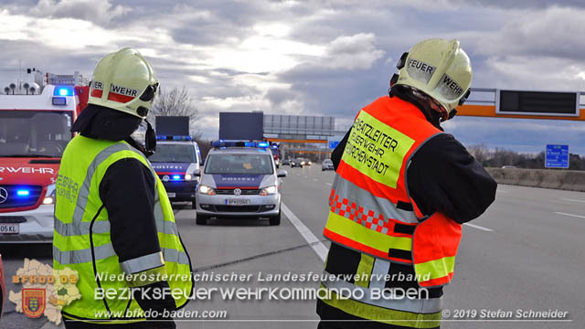 20191225 Verkehrsunfall auf der A2 zwischen Knoten Guntramsdorf und Ausfahrt IZ NÖ Süd  Foto: © Stefan Schneider