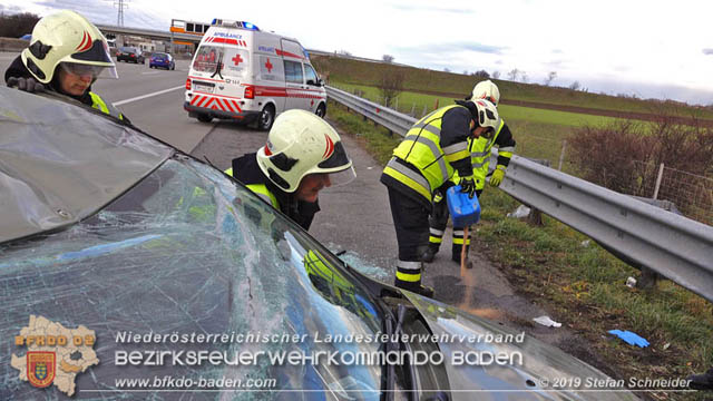20191225 Verkehrsunfall auf der A2 zwischen Knoten Guntramsdorf und Ausfahrt IZ NÖ Süd  Foto: © Stefan Schneider