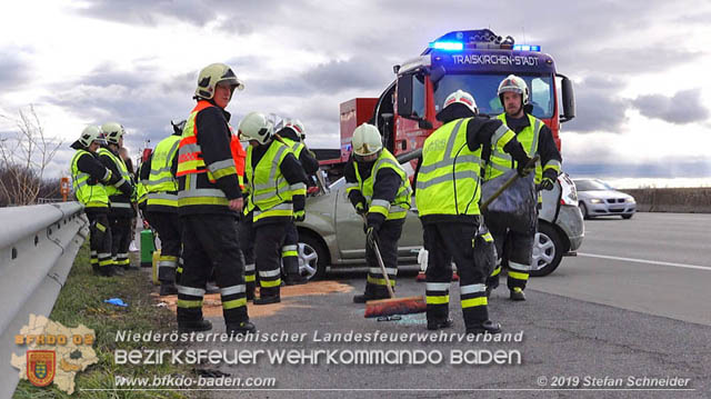 20191225 Verkehrsunfall auf der A2 zwischen Knoten Guntramsdorf und Ausfahrt IZ NÖ Süd  Foto: © Stefan Schneider