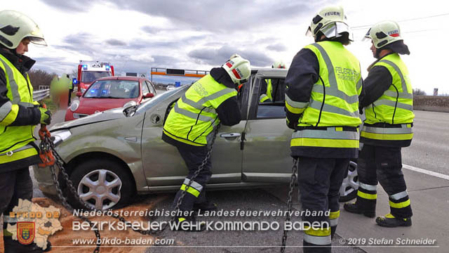 20191225 Verkehrsunfall auf der A2 zwischen Knoten Guntramsdorf und Ausfahrt IZ NÖ Süd  Foto: © Stefan Schneider