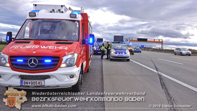 20191225 Verkehrsunfall auf der A2 zwischen Knoten Guntramsdorf und Ausfahrt IZ NÖ Süd  Foto: © Stefan Schneider