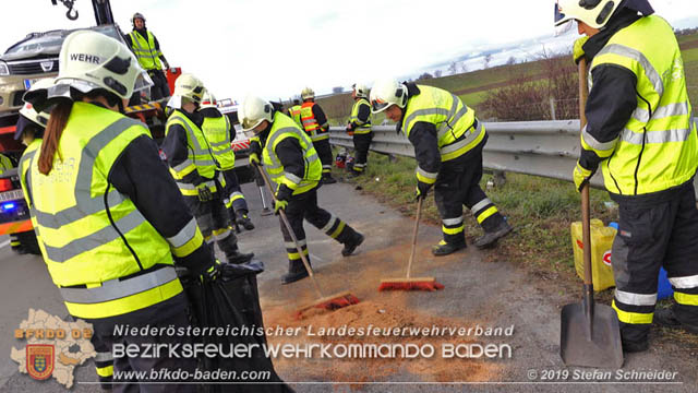 20191225 Verkehrsunfall auf der A2 zwischen Knoten Guntramsdorf und Ausfahrt IZ NÖ Süd  Foto: © Stefan Schneider