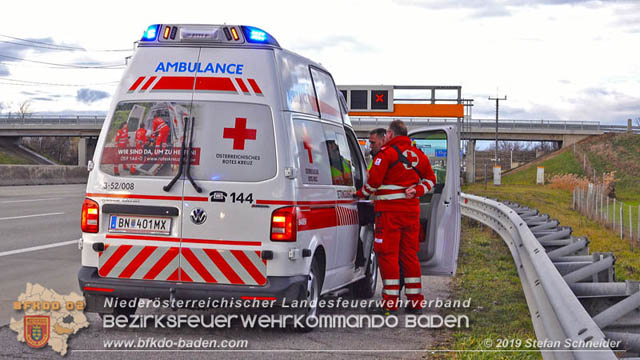 20191225 Verkehrsunfall auf der A2 zwischen Knoten Guntramsdorf und Ausfahrt IZ NÖ Süd  Foto: © Stefan Schneider