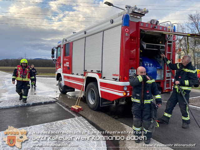 20191225 Verkehrsunfall direkt dem Wienersdorfer Feuerwehrhaus Fotos: © Bernhard Rzidky Freiwillige Feuerwehr Wienersdorf 20191225 Verkehrsunfall direkt dem Wienersdorfer Feuerwehrhaus Fotos: © Bernhard Rzidky Freiwillige Feuerwehr Wienersdorf