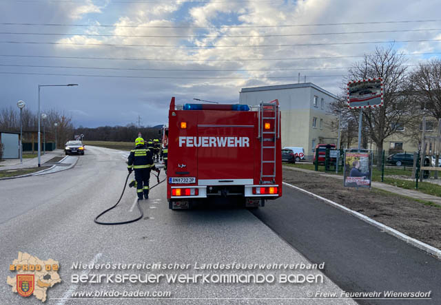20191225 Verkehrsunfall direkt dem Wienersdorfer Feuerwehrhaus Fotos: © Bernhard Rzidky Freiwillige Feuerwehr Wienersdorf 20191225 Verkehrsunfall direkt dem Wienersdorfer Feuerwehrhaus Fotos: © Bernhard Rzidky Freiwillige Feuerwehr Wienersdorf