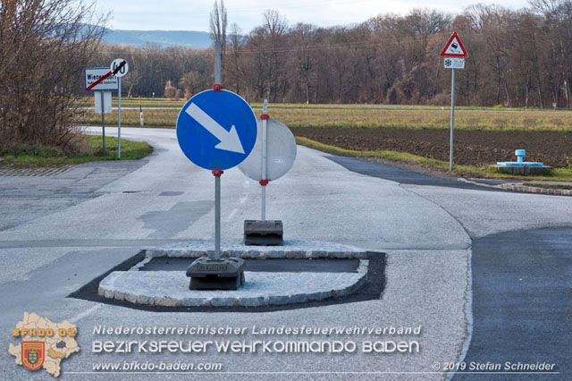 20191226 nach Verkehrsunfall direkt dem Wienersdorfer Feuerwehrhaus Fotos: © Stefan Schneider 20191226 nach Verkehrsunfall direkt dem Wienersdorfer Feuerwehrhaus Fotos: © Stefan Schneider