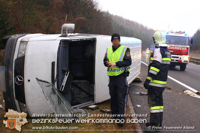 20191227 Verkehrsunfall auf der A21 zwischen Mayerling und Heiligenkreuz Foto: © Freiwillige Feuerwehr Alland 20191227 Verkehrsunfall auf der A21 zwischen Mayerling und Heiligenkreuz Foto: © Freiwillige Feuerwehr Alland