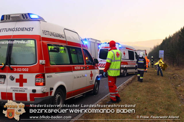 20191227 Verkehrsunfall auf der A21 zwischen Mayerling und Heiligenkreuz Foto: © Freiwillige Feuerwehr Alland 20191227 Verkehrsunfall auf der A21 zwischen Mayerling und Heiligenkreuz Foto: © Freiwillige Feuerwehr Alland