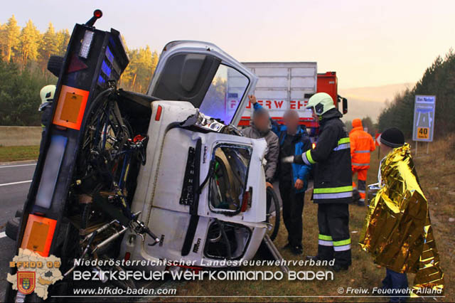 20191227 Verkehrsunfall auf der A21 zwischen Mayerling und Heiligenkreuz Foto: © Freiwillige Feuerwehr Alland 20191227 Verkehrsunfall auf der A21 zwischen Mayerling und Heiligenkreuz Foto: © Freiwillige Feuerwehr Alland