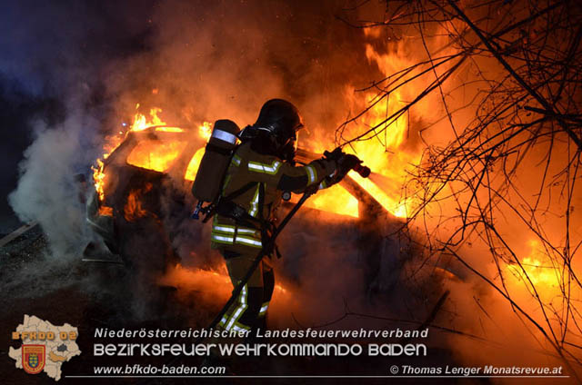 20200101 Fahrzeugbrand nach Verkehrsunfall auf der LB210 bei Ebreichsdorf Foto: © Thomas Lenger Monatsrevue.at 20200101 Fahrzeugbrand nach Verkehrsunfall auf der LB210 bei Ebreichsdorf Foto: © Thomas Lenger Monatsrevue.at