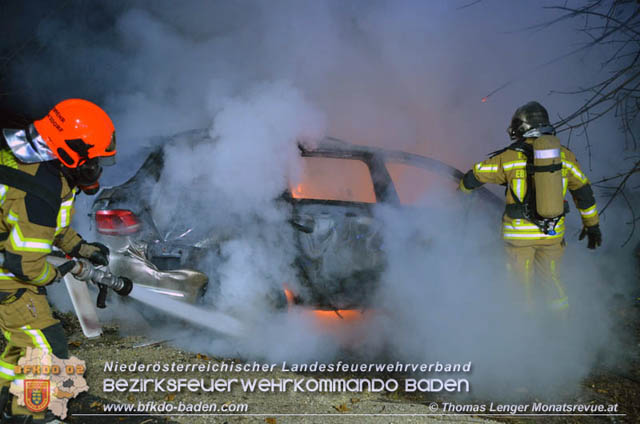 20200101 Fahrzeugbrand nach Verkehrsunfall auf der LB210 bei Ebreichsdorf Foto: © Thomas Lenger Monatsrevue.at 20200101 Fahrzeugbrand nach Verkehrsunfall auf der LB210 bei Ebreichsdorf Foto: © Thomas Lenger Monatsrevue.at