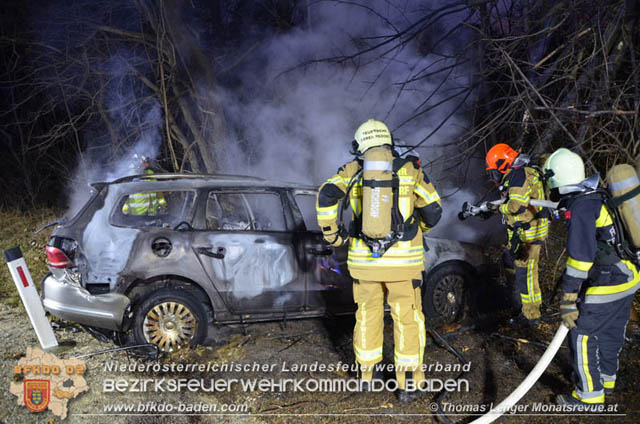 20200101 Fahrzeugbrand nach Verkehrsunfall auf der LB210 bei Ebreichsdorf Foto: © Thomas Lenger Monatsrevue.at 20200101 Fahrzeugbrand nach Verkehrsunfall auf der LB210 bei Ebreichsdorf Foto: © Thomas Lenger Monatsrevue.at