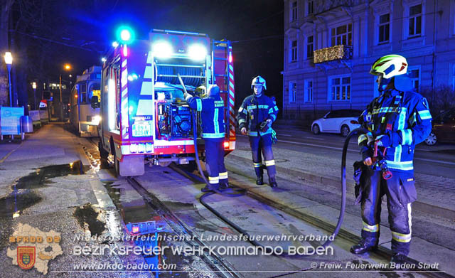 20200106 Holz-Sitzbank bei WLB Haltestelle Viadukt Baden in Brand gesetzt  Foto: © Freiwillige Feuerwehr Baden-Stadt