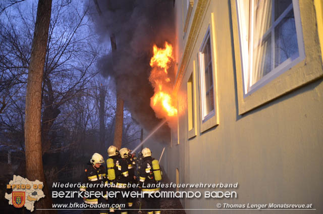 20200111 Brand eines alten Ebreichsdorfer Mehrparteienwohnhaus Fotos: © Thomas Lenger Monatsrevue.at 20200111 Brand eines alten Ebreichsdorfer Mehrparteienwohnhaus Fotos: © Thomas Lenger Monatsrevue.at