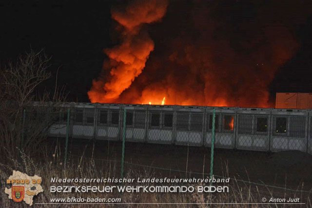 20200112 Brand am ehemaligen Firmengelände Petersen in Traiskirchen Möllersdorf   Fotos: © Anton Judt