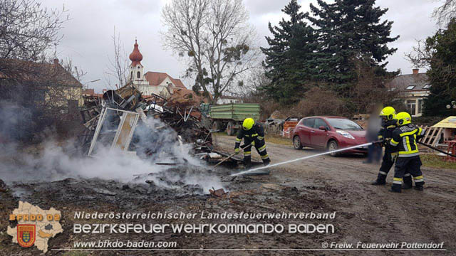 20200204 Strumtief "Petra" - Illegales Verbrennen von Sperrmuell in Pottendorf  Foto: FF Pottendorf