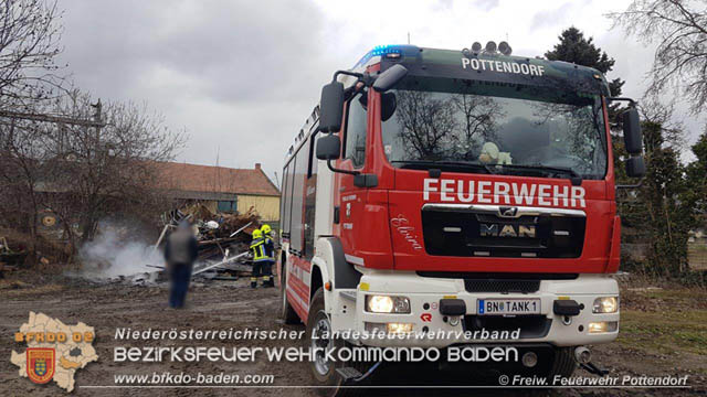 20200204 Strumtief "Petra" - Illegales Verbrennen von Sperrmuell in Pottendorf  Foto: FF Pottendorf