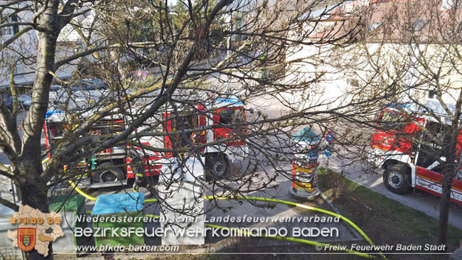 20200304 Fahrzeugbrand in Badener Parkdeck Zentrum Süd Foto: © FF Baden-Stadt / Stefan Schneider 20200304 Fahrzeugbrand in Badener Parkdeck Zentrum Süd Foto: © FF Baden-Stadt / Stefan Schneider