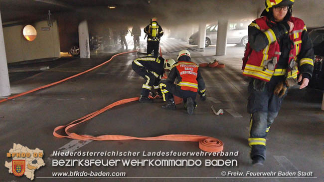 20200304 Fahrzeugbrand in Badener Parkdeck Zentrum Süd Foto: © FF Baden-Stadt / Stefan Schneider 20200304 Fahrzeugbrand in Badener Parkdeck Zentrum Süd Foto: © FF Baden-Stadt / Stefan Schneider