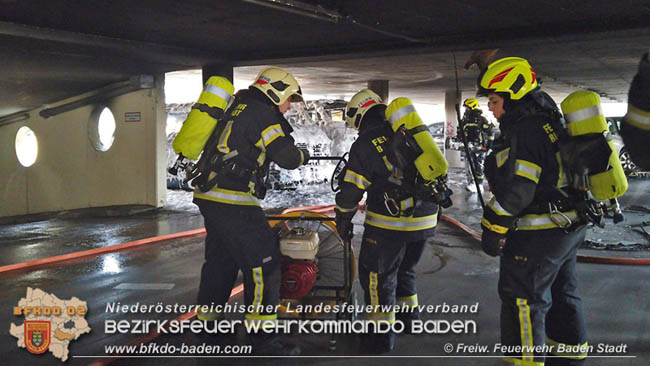 20200304 Fahrzeugbrand in Badener Parkdeck Zentrum Süd Foto: © FF Baden-Stadt / Stefan Schneider 20200304 Fahrzeugbrand in Badener Parkdeck Zentrum Süd Foto: © FF Baden-Stadt / Stefan Schneider