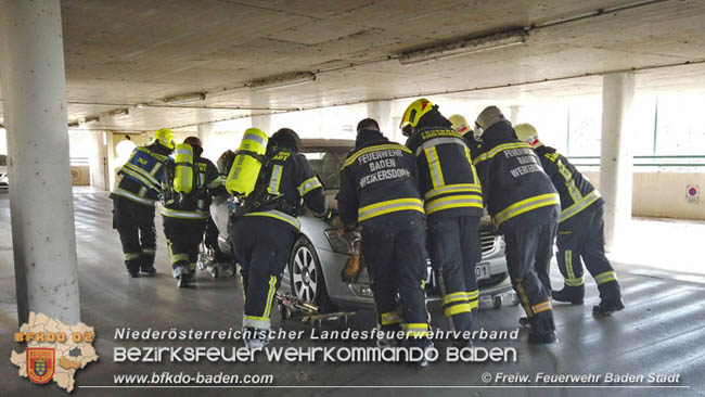 20200304 Fahrzeugbrand in Badener Parkdeck Zentrum Süd Foto: © FF Baden-Stadt / Stefan Schneider 20200304 Fahrzeugbrand in Badener Parkdeck Zentrum Süd Foto: © FF Baden-Stadt / Stefan Schneider