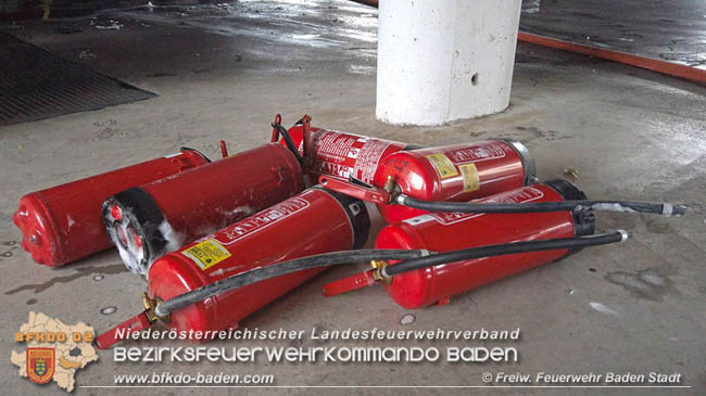 20200304 Fahrzeugbrand in Badener Parkdeck Zentrum Süd Foto: © FF Baden-Stadt / Stefan Schneider 20200304 Fahrzeugbrand in Badener Parkdeck Zentrum Süd Foto: © FF Baden-Stadt / Stefan Schneider