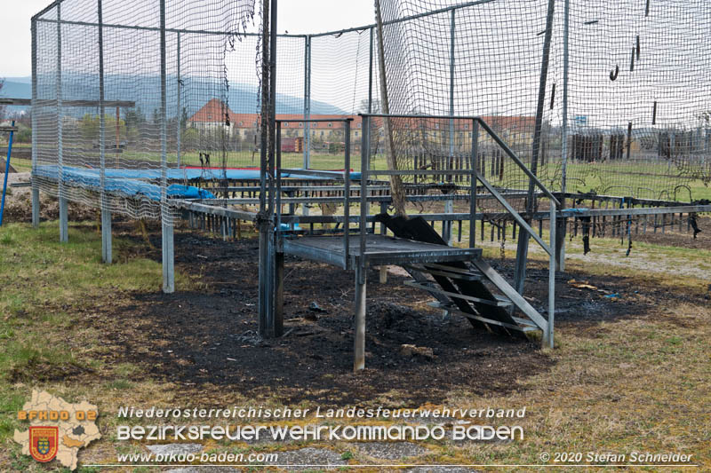 20200320 Brand einer Wiese und Trampolin in Sooß Foto: © Stefan Schneider 20200320 Brand einer Wiese und Trampolin in Sooß Foto: © Stefan Schneider