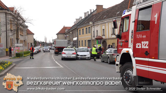 20200322 Verkehrsunfall mit 4 beschädigten Fahrzeugen in Traiskirchen  Foto: © Stefan Schneider