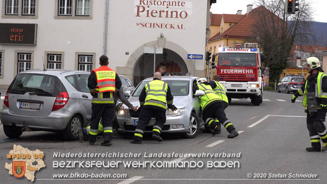 20200322 Verkehrsunfall mit 4 beschädigten Fahrzeugen in Traiskirchen  Foto: © Stefan Schneider