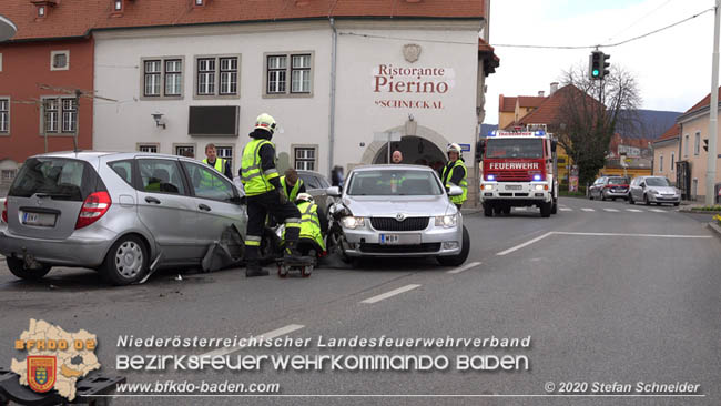 20200322 Verkehrsunfall mit 4 beschädigten Fahrzeugen in Traiskirchen  Foto: © Stefan Schneider
