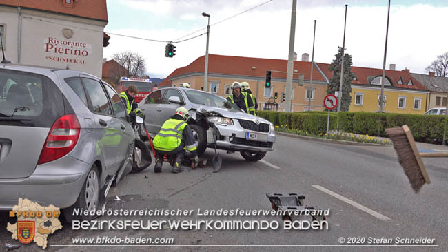 20200322 Verkehrsunfall mit 4 beschädigten Fahrzeugen in Traiskirchen  Foto: © Stefan Schneider