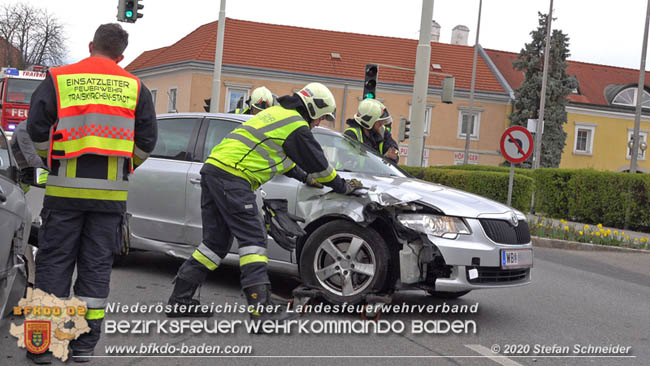 20200322 Verkehrsunfall mit 4 beschädigten Fahrzeugen in Traiskirchen  Foto: © Stefan Schneider