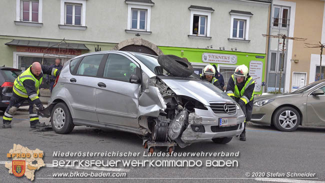 20200322 Verkehrsunfall mit 4 beschädigten Fahrzeugen in Traiskirchen  Foto: © Stefan Schneider