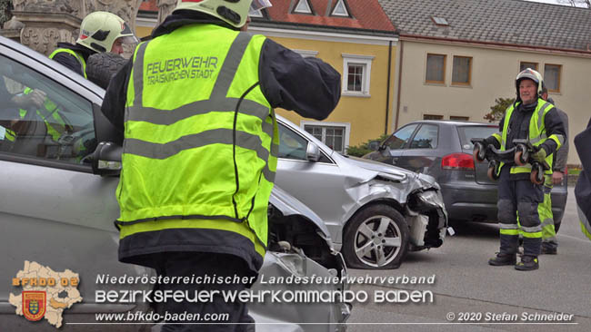 20200322 Verkehrsunfall mit 4 beschädigten Fahrzeugen in Traiskirchen  Foto: © Stefan Schneider