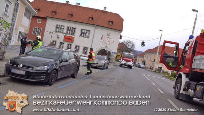 20200322 Verkehrsunfall mit 4 beschädigten Fahrzeugen in Traiskirchen  Foto: © Stefan Schneider