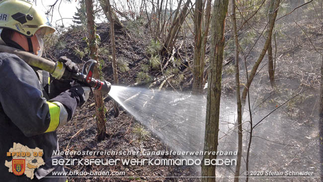 20200403 Waldbrand in Pottenstein Foto: © Stefan Schneider BFK BADEN 20200403 Waldbrand in Pottenstein Foto: © Stefan Schneider BFK BADEN